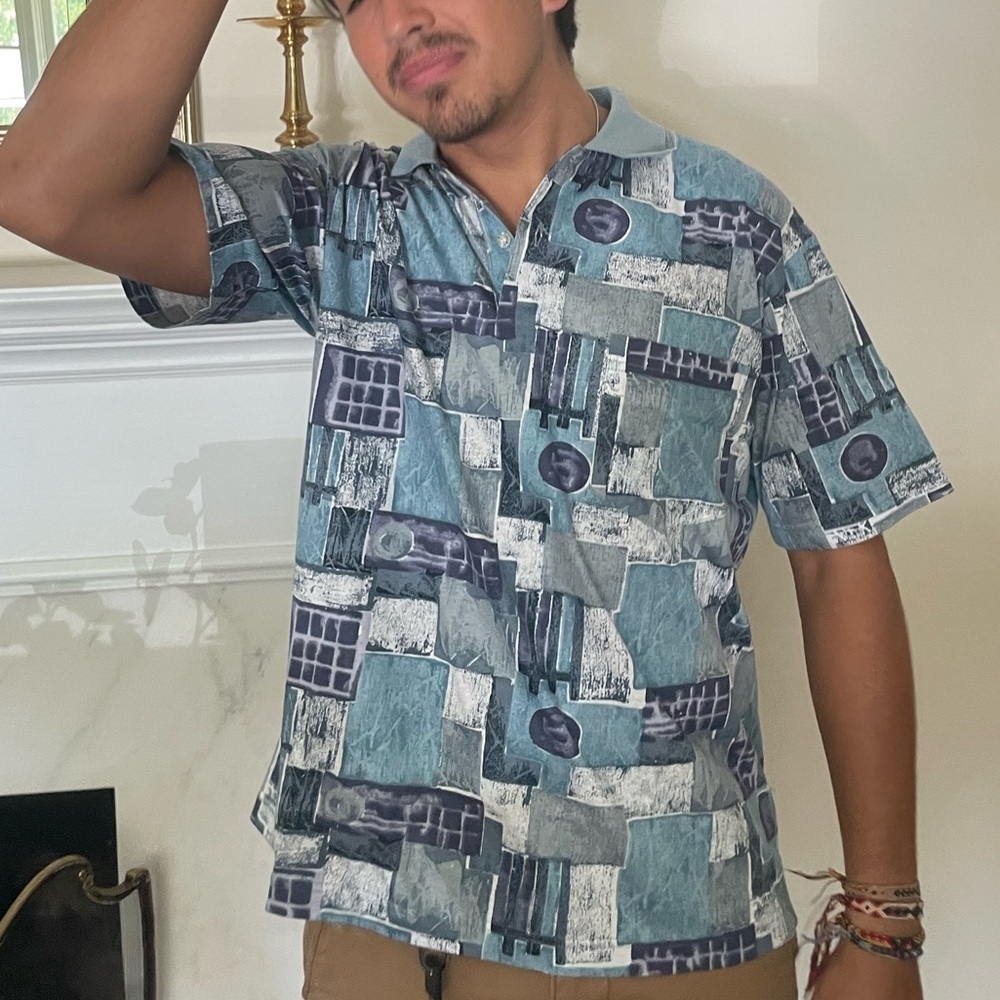 Vtg/ retro men’s blue polo
Size small